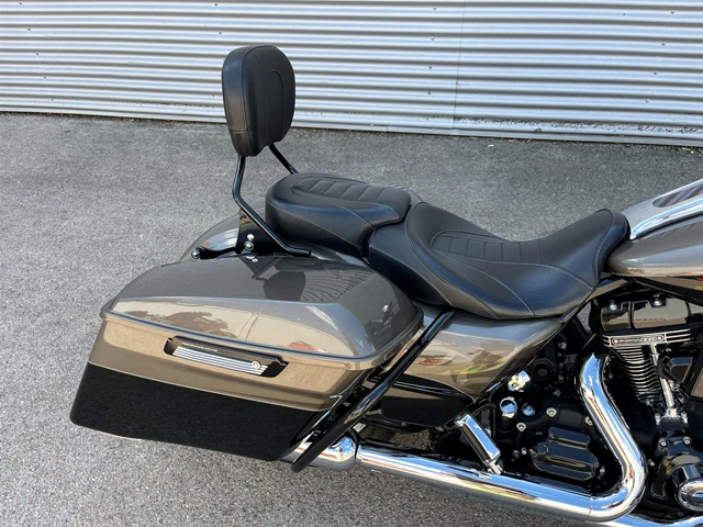 Harley-Davidson CVO Road King FLHRSE (Titanium Dust/Galactic Black & Aztec Shadow) - Bild 7