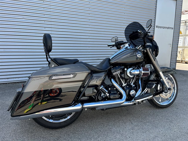 Harley-Davidson CVO Road King FLHRSE (Titanium Dust/Galactic Black & Aztec Shadow) - Bild 8