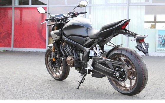 Gebrauchtmotorrad Honda CB650R E-Clutch - Bild 3