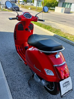 Vespa GTS 300 Super (Rosso Coraggioso) - Bild 10