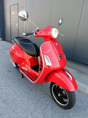 Vespa GTS 300 Super (Rosso Coraggioso) - Bild 3