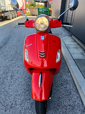 Vespa GTS 300 Super (Rosso Coraggioso) - Bild 8