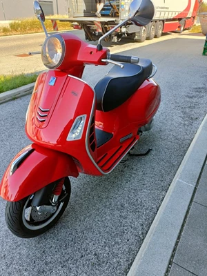 Vespa GTS 300 Super (Rosso Coraggioso) - Bild 6