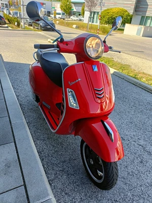 Vespa GTS 300 Super (Rosso Coraggioso) - Bild 4