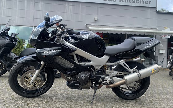 Gebrauchtmotorrad Honda VTR 1000 F Fire Storm - Bild 2
