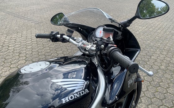 Gebrauchtmotorrad Honda VTR 1000 F Fire Storm - Bild 8