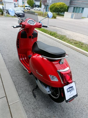 Vespa GTS 300 hpe Super (Rosso Dragon) - Bild 10