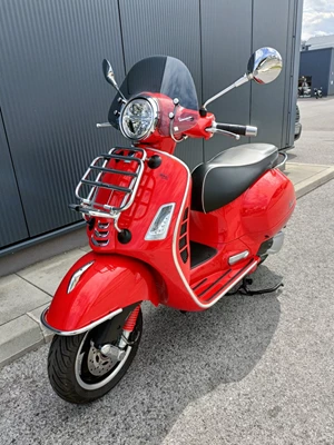 Vespa GTS 300 hpe Super (Rosso Dragon) - Bild 5