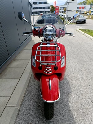 Vespa GTS 300 hpe Super (Rosso Dragon) - Bild 7