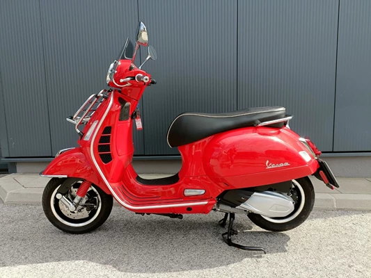 Vespa GTS 300 hpe Super (Rosso Dragon) - Bild 2
