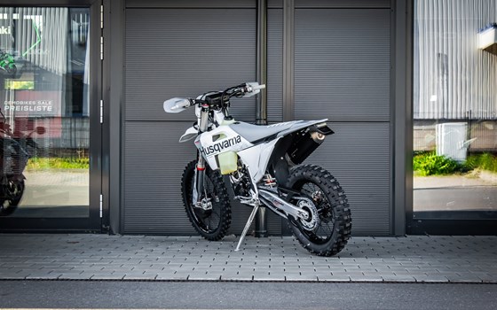 Neufahrzeug Husqvarna TE 300 PRO - Bild 3