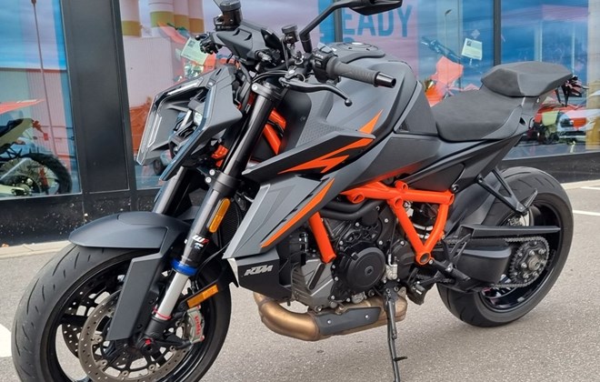 KTM 1390 Super Duke R EVO
