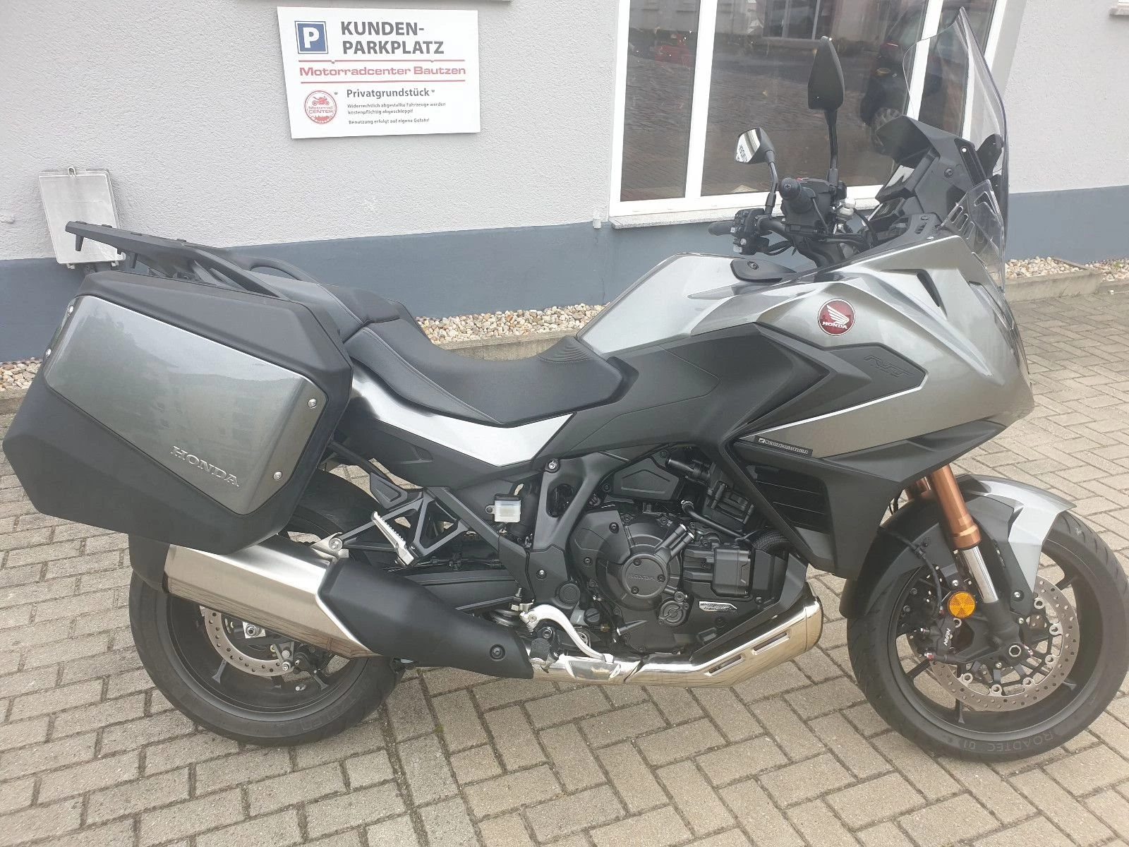Honda NT1100 DCT Electronic Suspension