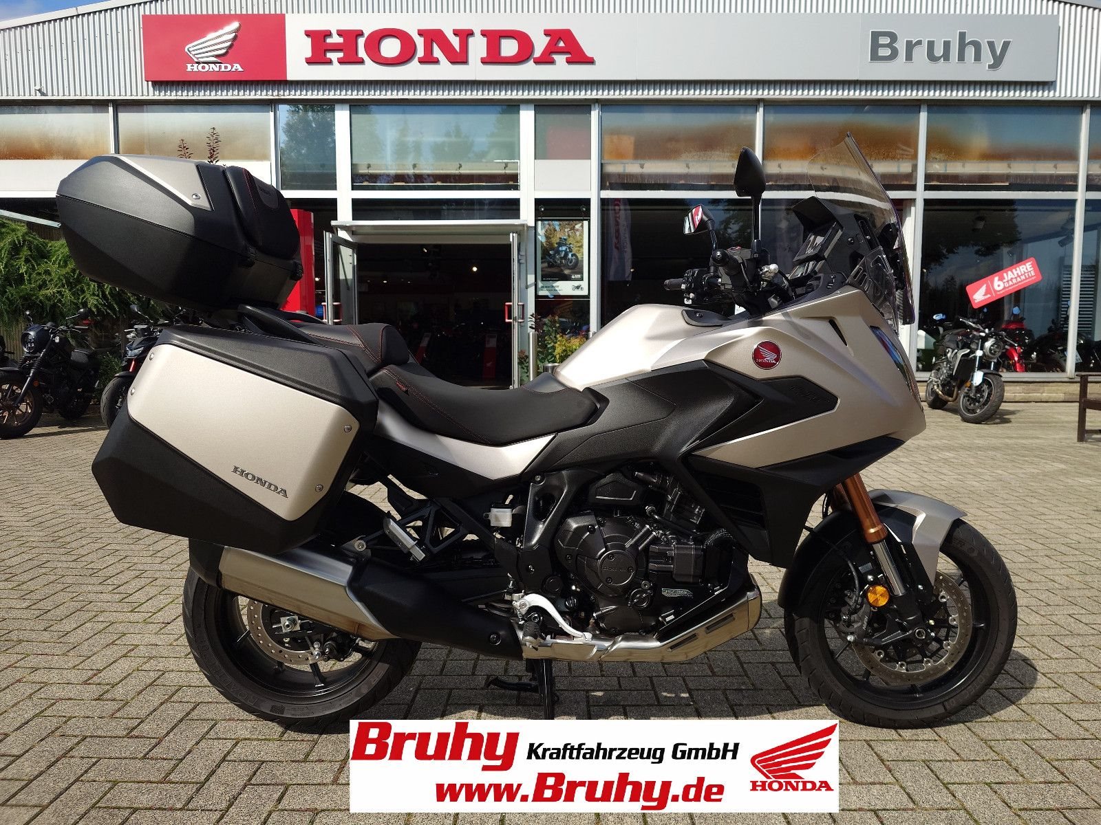 Honda NT1100 DCT Electronic Suspension
