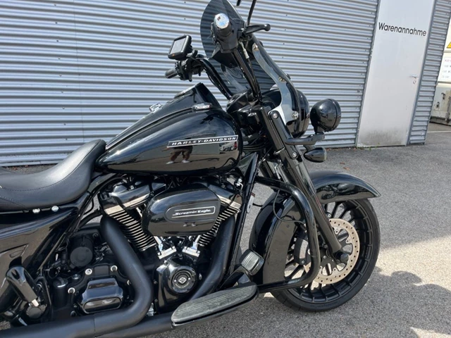 Harley-Davidson Touring Road King Special FLHRXS (schwarz) - Bild 3