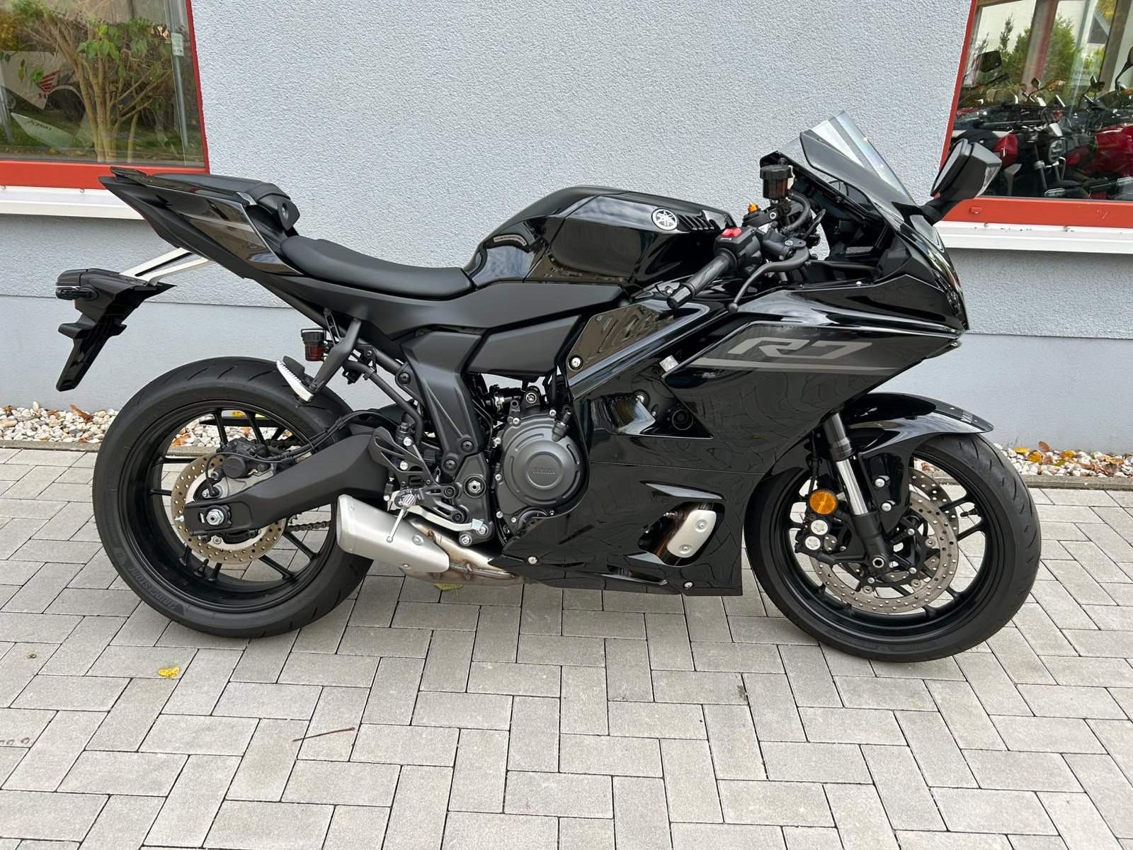 Yamaha R7
