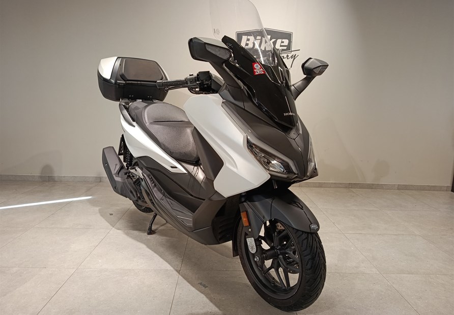 Honda Forza 125 (weiß)