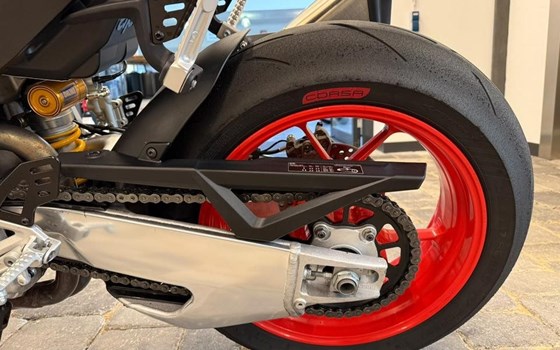 Gebrauchtmotorrad Aprilia Tuono V4 1100 Factory - Bild 10