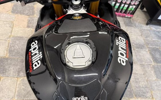 Gebrauchtmotorrad Aprilia Tuono V4 1100 Factory - Bild 11
