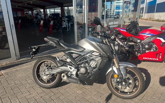 Gebrauchtmotorrad Honda CB125R - Bild 1