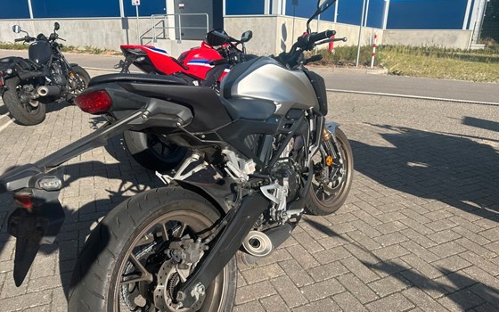 Gebrauchtmotorrad Honda CB125R - Bild 4