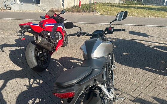 Gebrauchtmotorrad Honda CB125R - Bild 5