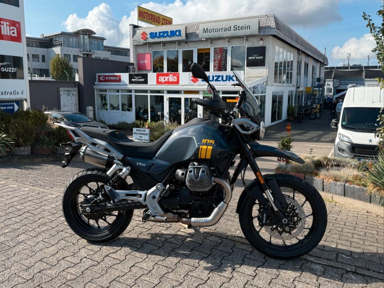 Moto Guzzi V85 Strada
