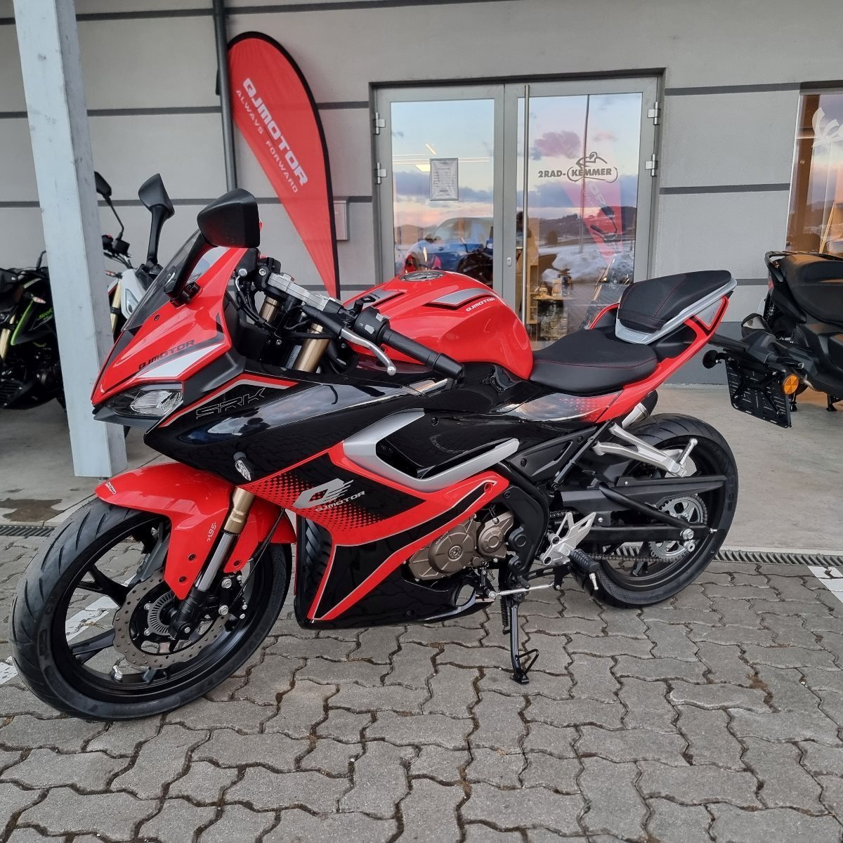 QJ Motor SRK 125 R