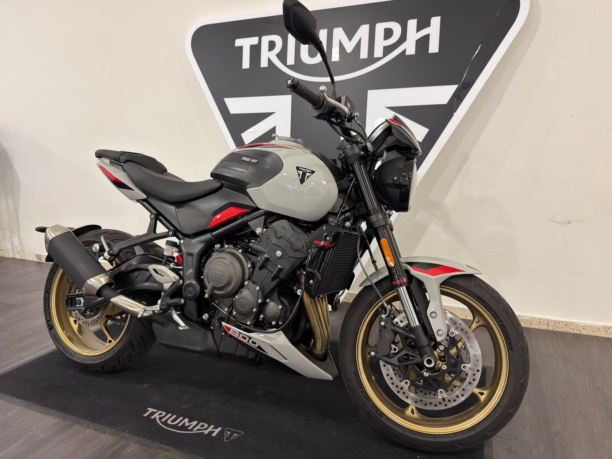 Triumph Trident 800