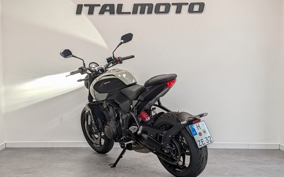 Gebrauchtmotorrad Triumph Trident 660 - Bild 4