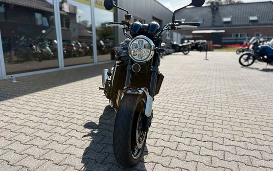 Gebrauchtmotorrad Kawasaki Z900 RS - Bild 1
