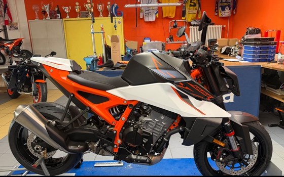 Gebrauchtmotorrad KTM 990 Duke R - Bild 2