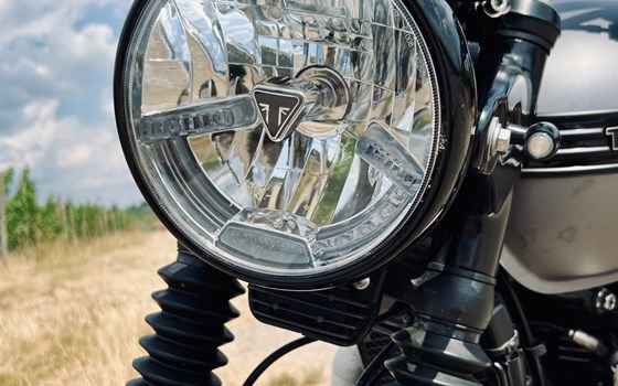 Gebrauchtmotorrad Triumph Bonneville T120 Black - Bild 9