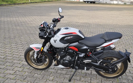Gebrauchtmotorrad Triumph Trident 800 - Bild 12