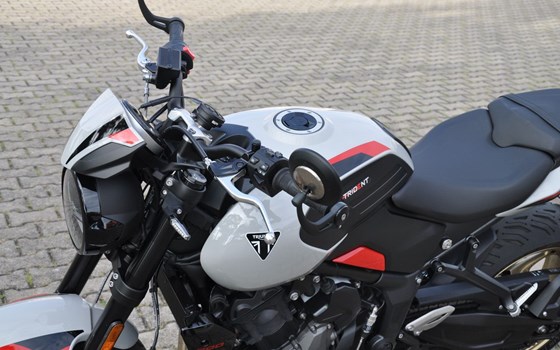 Gebrauchtmotorrad Triumph Trident 800 - Bild 17