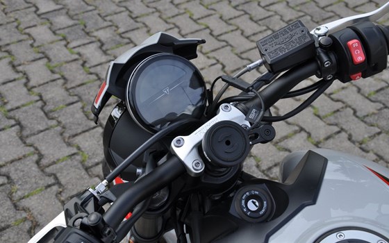 Gebrauchtmotorrad Triumph Trident 800 - Bild 18