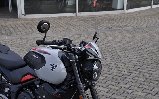 Gebrauchtmotorrad Triumph Trident 800 - Bild 2