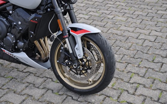 Gebrauchtmotorrad Triumph Trident 800 - Bild 3