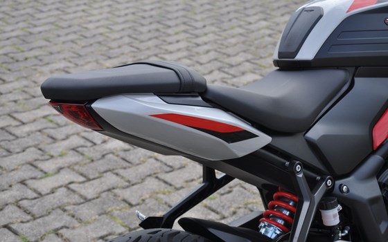 Gebrauchtmotorrad Triumph Trident 800 - Bild 8