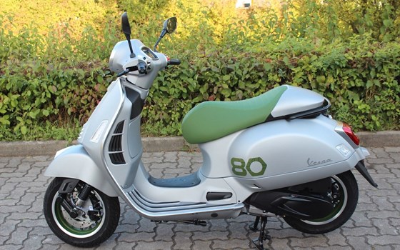 Neufahrzeug Vespa GTS 310 Edizione Ottantesimo - Bild 1