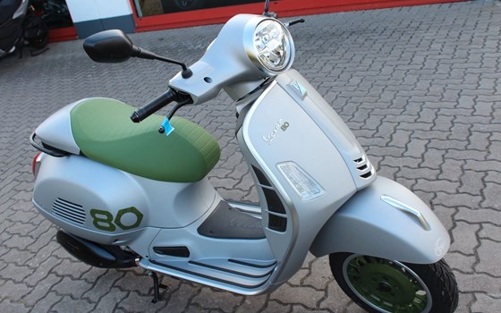 Neufahrzeug Vespa GTS 310 Edizione Ottantesimo - Bild 3