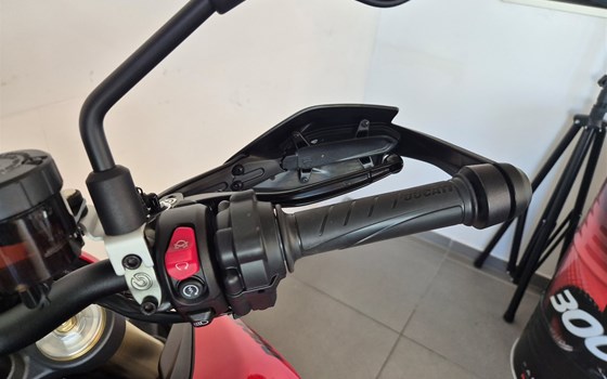 Gebrauchtmotorrad Ducati Hypermotard V2 - Bild 13