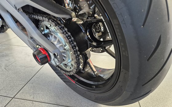 Gebrauchtmotorrad Ducati Hypermotard V2 - Bild 4