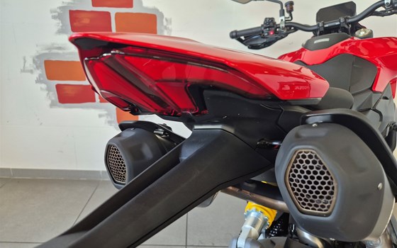 Gebrauchtmotorrad Ducati Hypermotard V2 - Bild 6