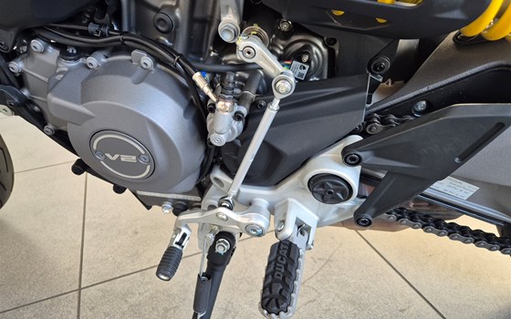 Gebrauchtmotorrad Ducati Hypermotard V2 - Bild 9