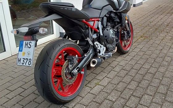 Gebrauchtmotorrad Suzuki GSX-8S - Bild 2