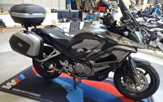 Gebrauchtmotorrad Honda VFR 800 F - Bild 1