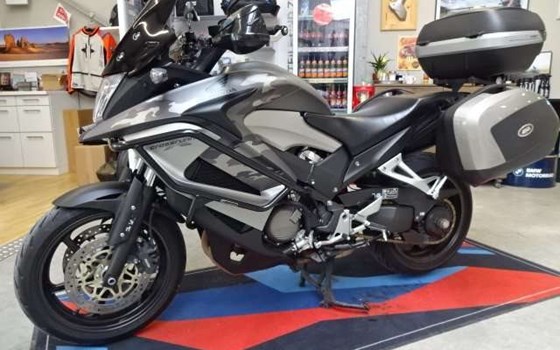 Gebrauchtmotorrad Honda VFR 800 F - Bild 2
