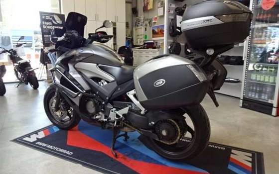Gebrauchtmotorrad Honda VFR 800 F - Bild 3