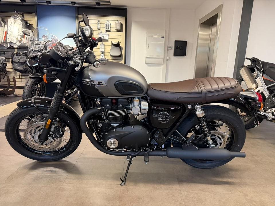 Triumph Bonneville T120 Black 